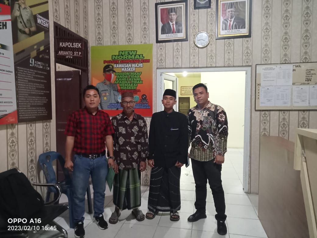 KORBAN PENGANIAYAAN SISWA PESANTREN DAN PENASEHAT HUKUM DATANGI POLSEK SIMPANG KIRI – TERKAIT LAMBATNYA PROSES HUKUM TERHADAP PELAKU