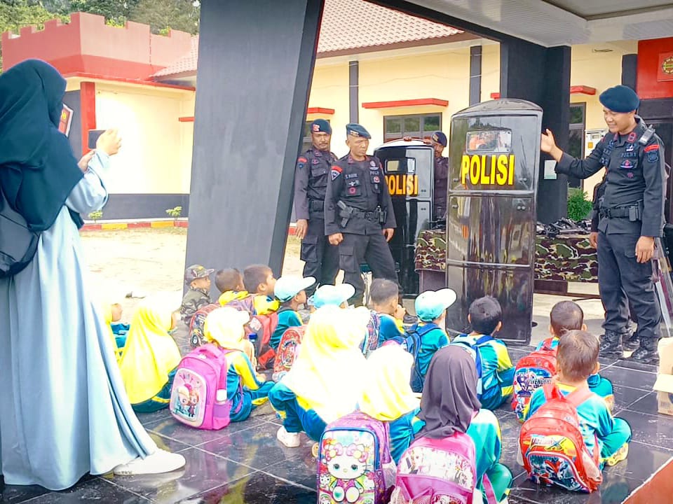 MURID TK – GENERASI EMAS : KUNJUNGI MAKO BRIMOB KOMPI 2 BATALYON C PELOPOR