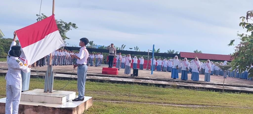 JADI IRUP UPACARA BENDERA – KBO SATRESKRIM HIMBAU PELAJAR MANFAATKAN MASA MUDAMU DENGAN BAIK