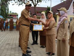 Wabup Beri Penghargaan ke Admin Elsimil dan TPK. Ujung Tombak’ Upaya Penurunan Stunting