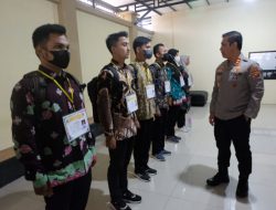 Kapolda Jambi Irjen  Pol Rusdi Hartono Menyambangi Para Calon Siswa Yang Tengah Mengikuti Tes  SIPSS Di Biro SDM Polda Jambi