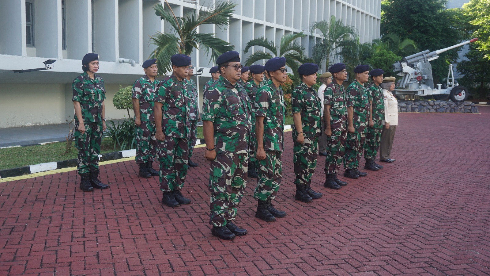 PRAJURIT DAN PNS LANTAMAL III HINDARI BERGAYA HIDUP HEDONISME DAN AROGANSI DALAM BERMASYARAKAT