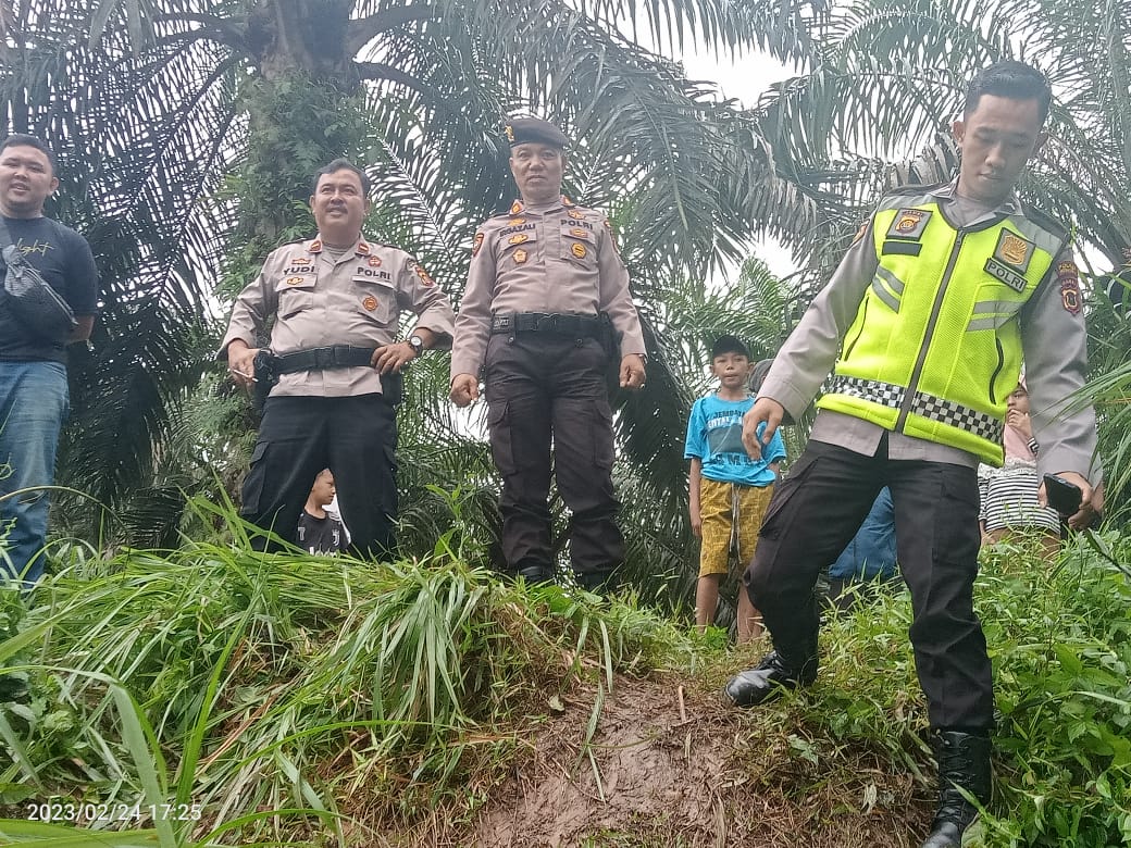 Samapta Polres Merangin Standbye guna Pencarian dan Evakuasi Korban Hanyut.