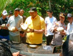 PESERTA ANTUSIAS MERIAHKAN FESTIVAL LOMBA MAKAN DURIAN