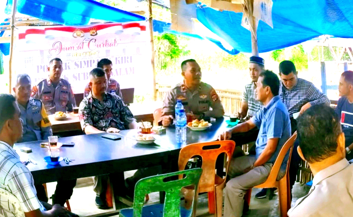 ASPIRASI MASYARAKAT DAN PEDAGANG PASAR DALAM : JUM’AT CURHAT BERSAMA POLSEK SIMPANG KIRI