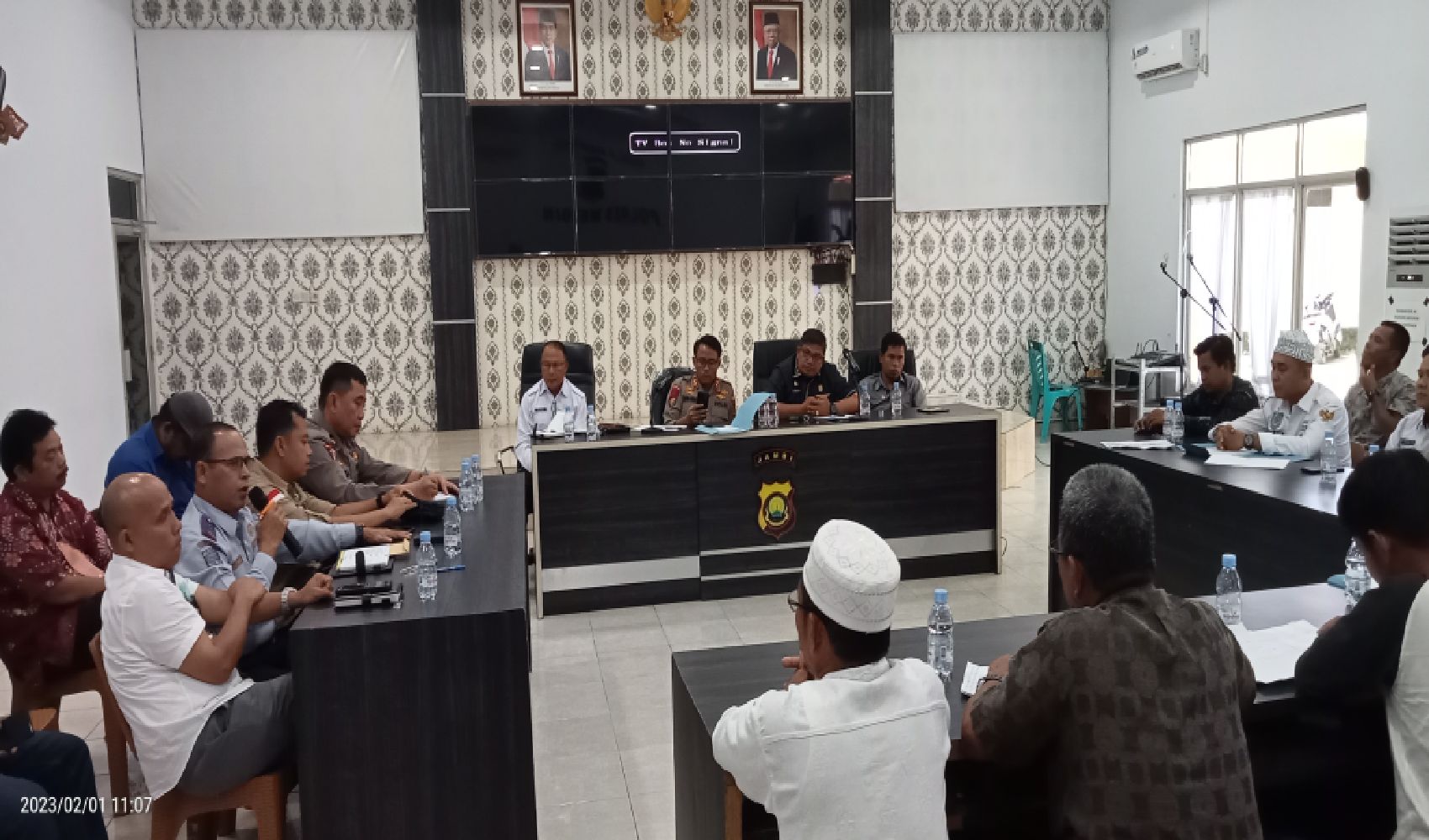 Asisten I Pemda Merangin Bersama Ketua DPRD dan Kapolres Merangin Laksanakan Dialog Bersama Tokoh Desa Jelatang.