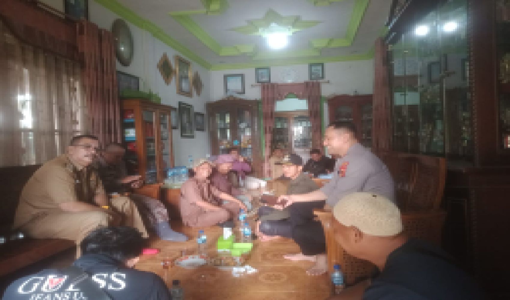 Polsek Tabir,Jum’at Curhat Bersama Camat dan Warga Mengenai Kisruh Lahan PT.APN dan Warga Rantau Limau Manis