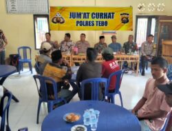 Kapolres Tebo Akbp Fitria Mega M.psi.Psi  Yang Diwakili  Kasat Binmas Polres Tebo Akp Sutikno Menghadiri Jum,at Curhat Di Desa Bedaro Rampak Kec.Tebo Tengah