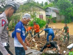 Cegah Banjir Ekstrim : TNI Dan Tim Gabungan Bersihkan Sumbatan Aliran Sungai Padang Kawa