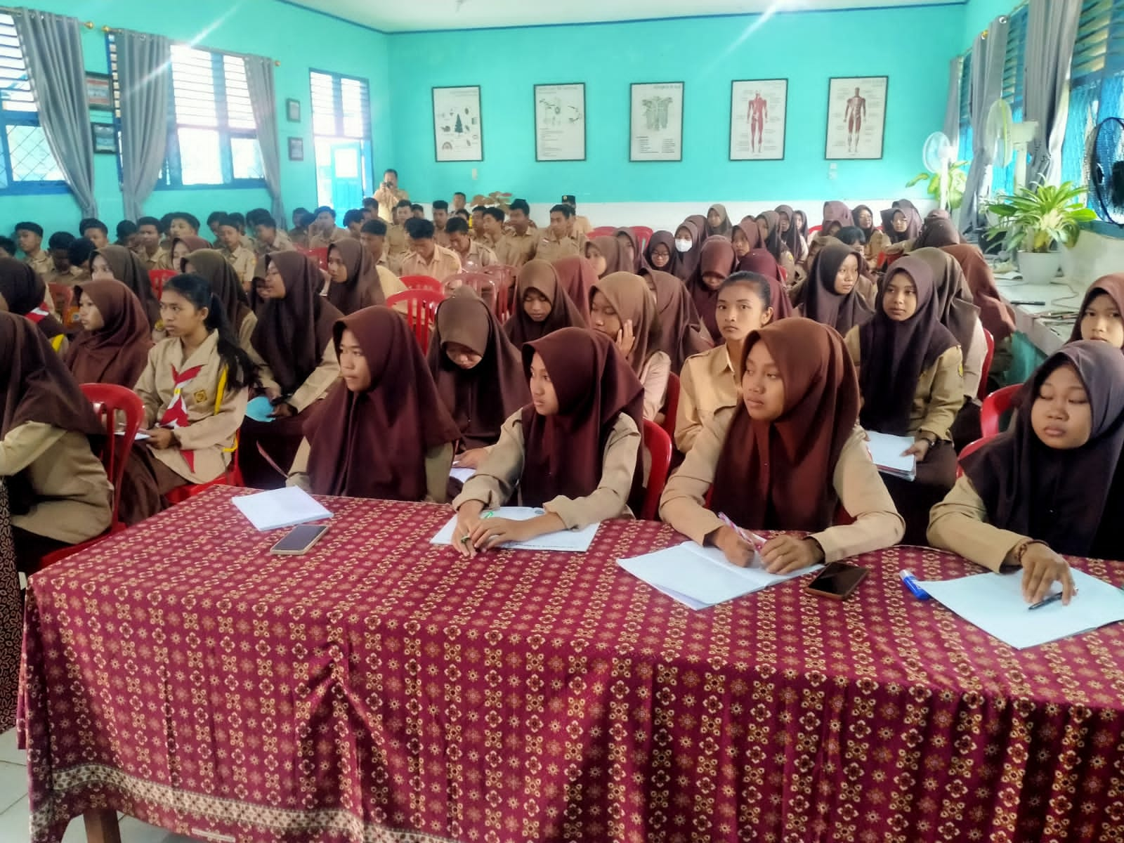 Kapolres Tebo Akbp Fitria Mega M.Psi.Psi Yang Diwakili Oleh Kasat Binmas  Akp Sutikno Melaksanakan Kegiatan Jum,at Curhat Di SMAN  7 Kab Tebo Kec Rimbo Ilir