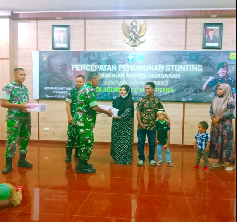 Kodim 0103/AUT : Serahkan Bantuan Dari Kasad Jendral TNI Dudung Abdurachman – Untuk Stunting Anak