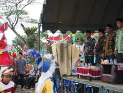 Wabup Merangin Lepas Pawai Ta’aruf MTQ ke-49 Dimeriahkan Dramband dari Tiga Sekolah di Mergo Tabir