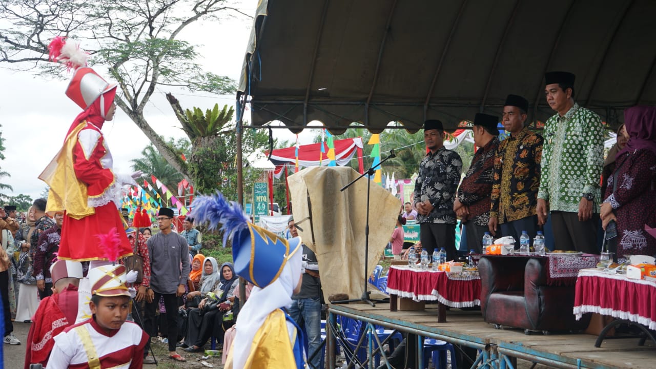 Wabup Merangin Lepas Pawai Ta’aruf MTQ ke-49 Dimeriahkan Dramband dari Tiga Sekolah di Mergo Tabir