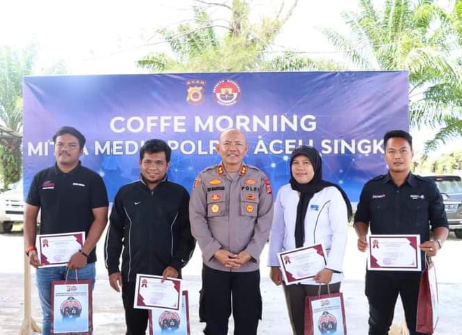 Coffe Morning : Wartawan Dengan Kapolres Aceh Singkil AKBP Iin Maryudi Helman. SIK