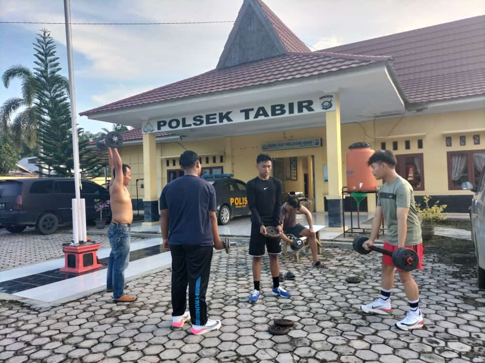 Kapolsek Tabir,Kegiatan Olahraga nersama di Mapolsek dengan tujuan Mengolahragakan Masyarakat dan memasyarakatkan olahraga.