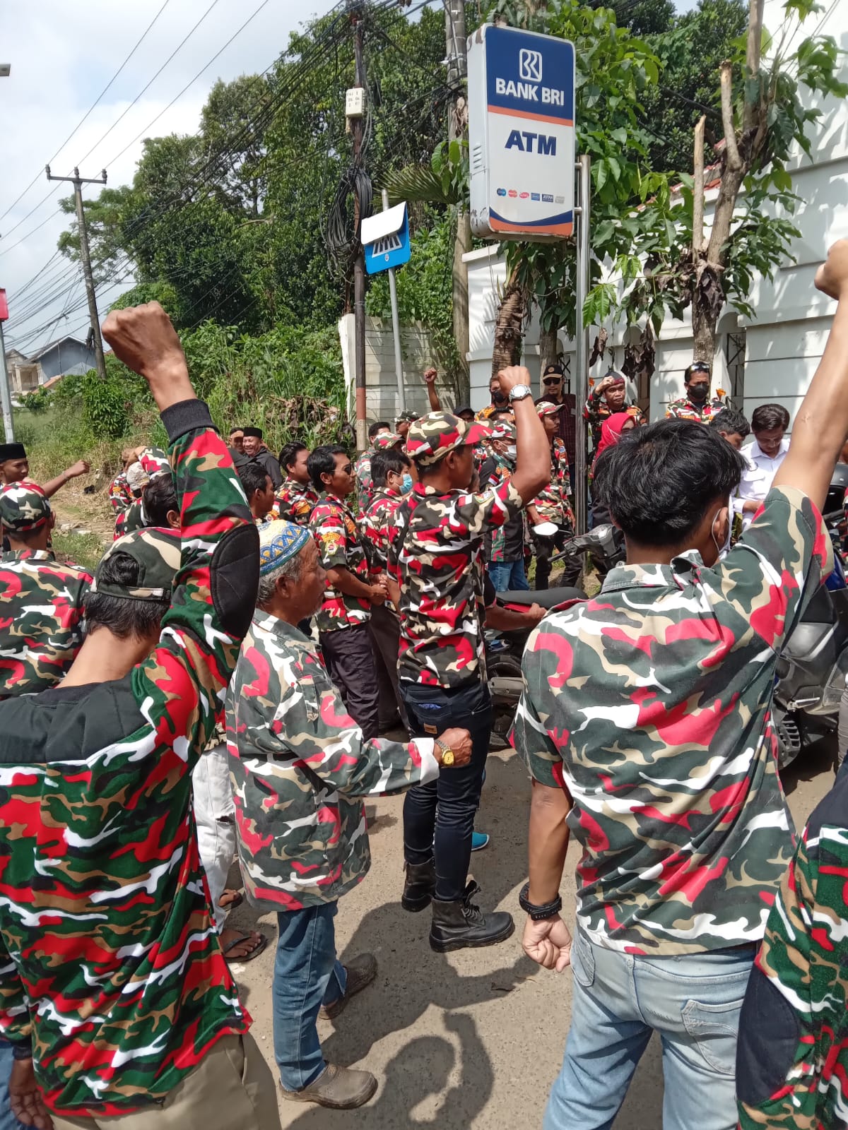 Massa Gemako dan Ormas LMPI Geruduk Kejaksaan tinggi Banten