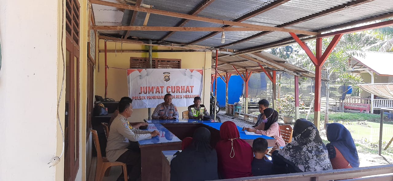 Kapolsek Pamenang, Jum’at Curhat,Hati Hati bersosial Media dan jangan sampai Tersandung UU ITE