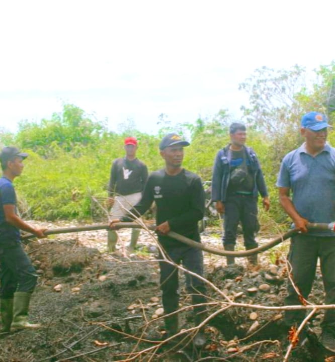 Kapolres Aceh Singkil – Kerahkan Personel Padamkan Beberapa Titik Api Karhutla