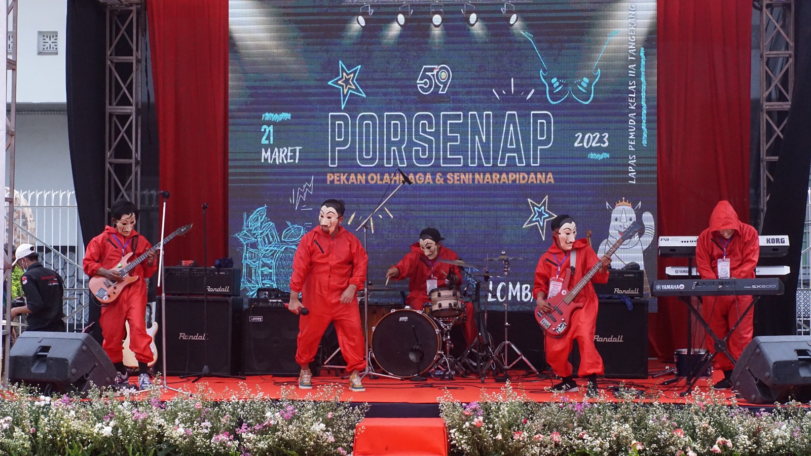 TAMPIL DENGAN KOSTUM UNIK, LAGOON BAND SABET JUARA 3 DALAM FESTIVAL MUSIK PORSENAP 2023