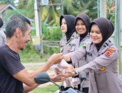 Polwan Polres Tebo Berbagi Taqjil  Kepada Sesama Pada Bulan Ramadhan Yang Penuh Berkah