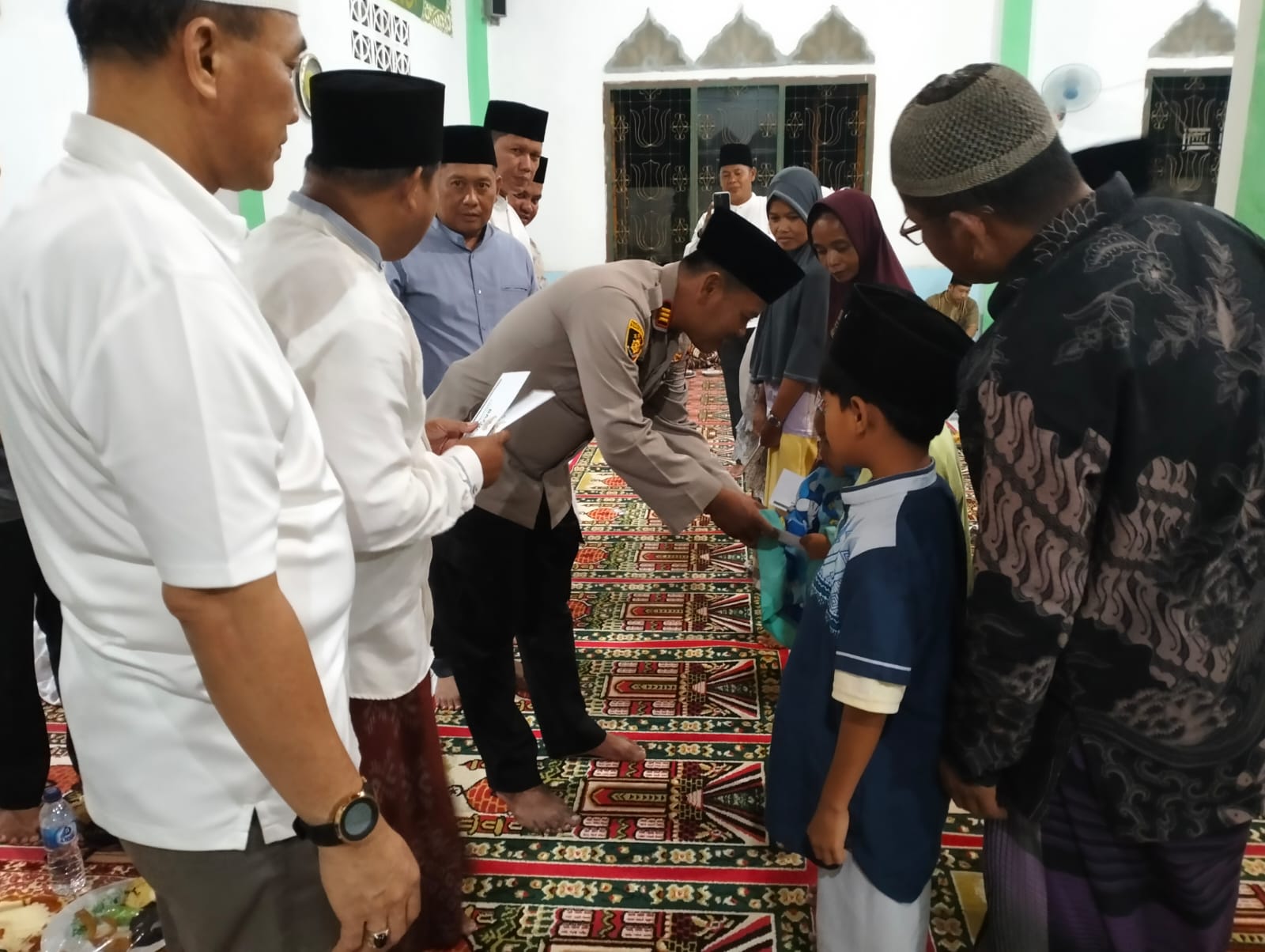 Kapolsek Batang Asai Laksanakan Safari Ramadhan di Masjid Nurul Ikhsan Desa Sungai Baung Kec.Batang Asai