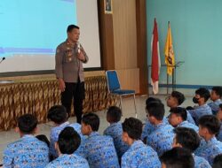 Sambangi Sekolahan, Polres Tegal Kota Gelar Sosialisasi Tentang Kenakalan Remaja.