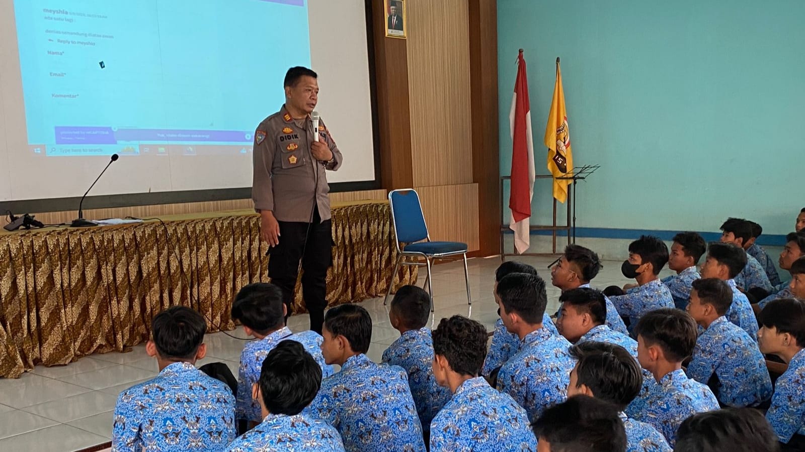 Sambangi Sekolahan, Polres Tegal Kota Gelar Sosialisasi Tentang Kenakalan Remaja.