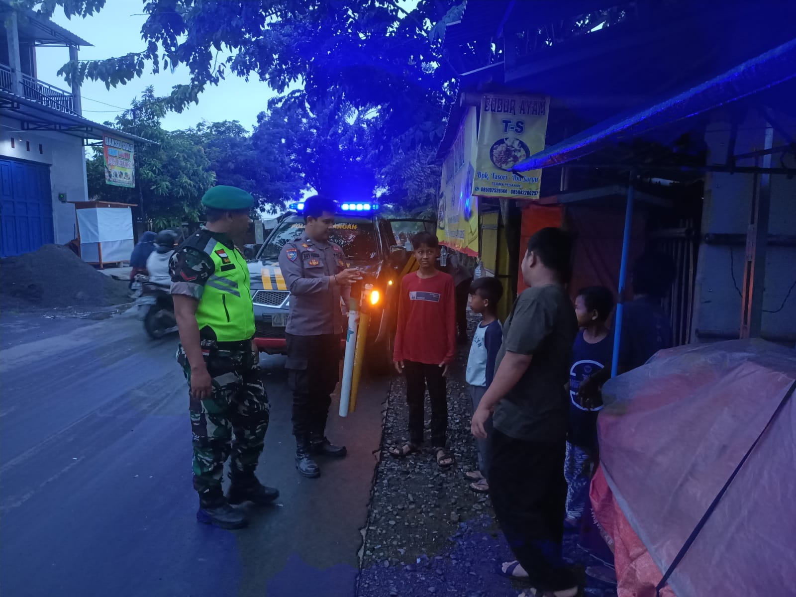 Polsek Larangan Dan Koramil Laksanakan Patroli Subuh, Cegah Perang Petasan Terulang.