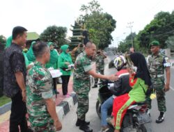 Kodim 0402/OKI Bagikan Takjil jelang buka puasa