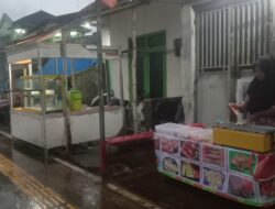 Pedagang Musiman Bulan Ramadhan, Dan Bermacam Kuliner Di Pinggir Jalan Desa Pagerbarang Tegal.