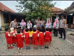 Melalui Program Polisi Sahabat Anak, Siswa/siswi Diajarkan Tertib Berlalu Lintas Sejak Dini.