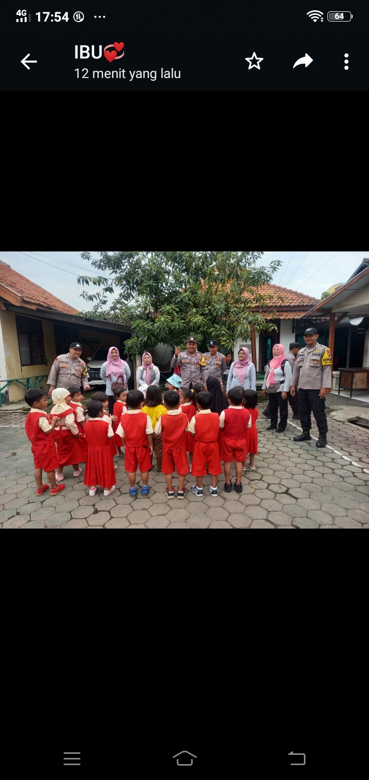 Melalui Program Polisi Sahabat Anak, Siswa/siswi Diajarkan Tertib Berlalu Lintas Sejak Dini.