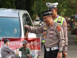 Hari Pertama Puasa,Satlantas Polres Merangin ” bagi Taqjil ” pada pengendara kendaraan bermotor.