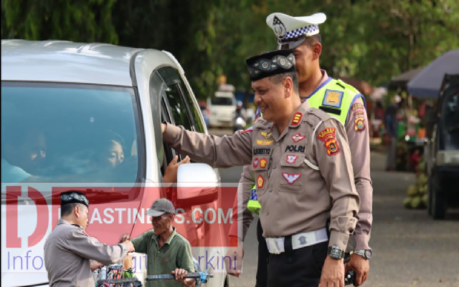 Hari Pertama Puasa,Satlantas Polres Merangin ” bagi Taqjil ” pada pengendara kendaraan bermotor.