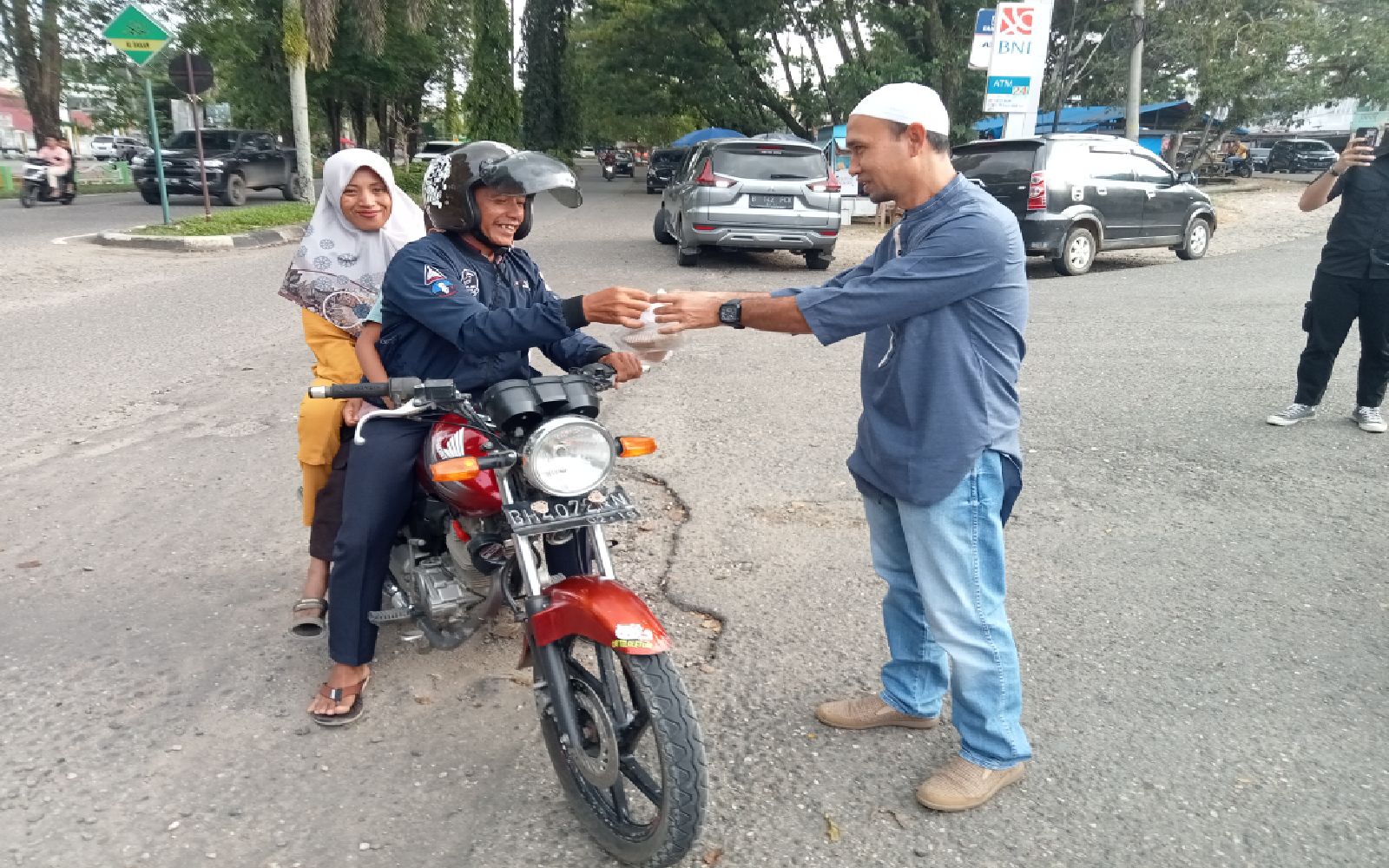 Sat Intelkam Polres Merangin ” Bagi Taqjil, Indahnya Berbagi “