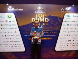 Direktur Perumda Tirta Muaro Budhi  Irawan   raih Penghargaan TOP BUMD Award  T.A 2023