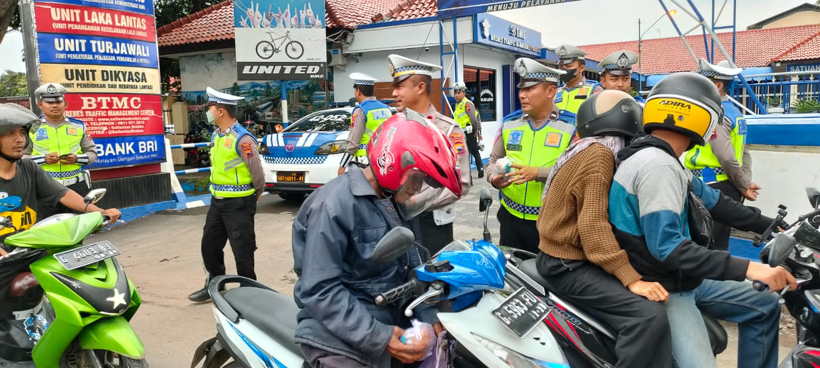 Ramadhan Berkah, Satlantas Polres Brebes Kembali Berbagi Takjil.