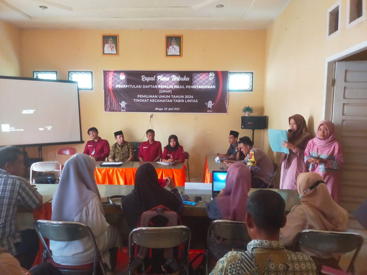 Kapolsek Tabir Hadiri Rapat Pleno Terbuka Rekapitulasi Daftar Pemilih Hasil Pemuktahiran