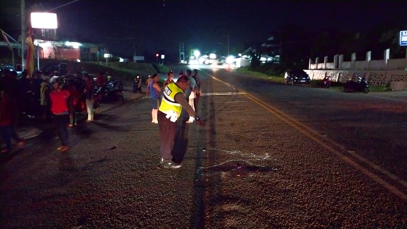 Laka Lantas Bus Vs Sepeda Motor,Kasat juga Lantas Ingatkan Untuk Selalu Berhati Hati Berkendara