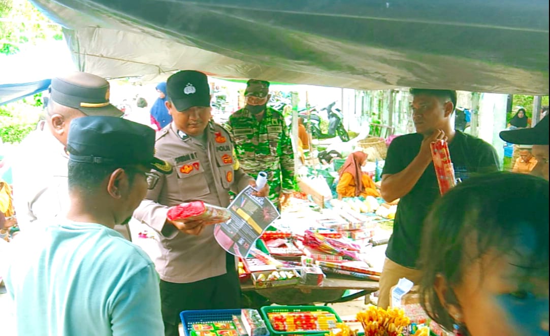 Kapolsek Rundeng Bersama Muspika – Pantau Harga Sembako Dipasar