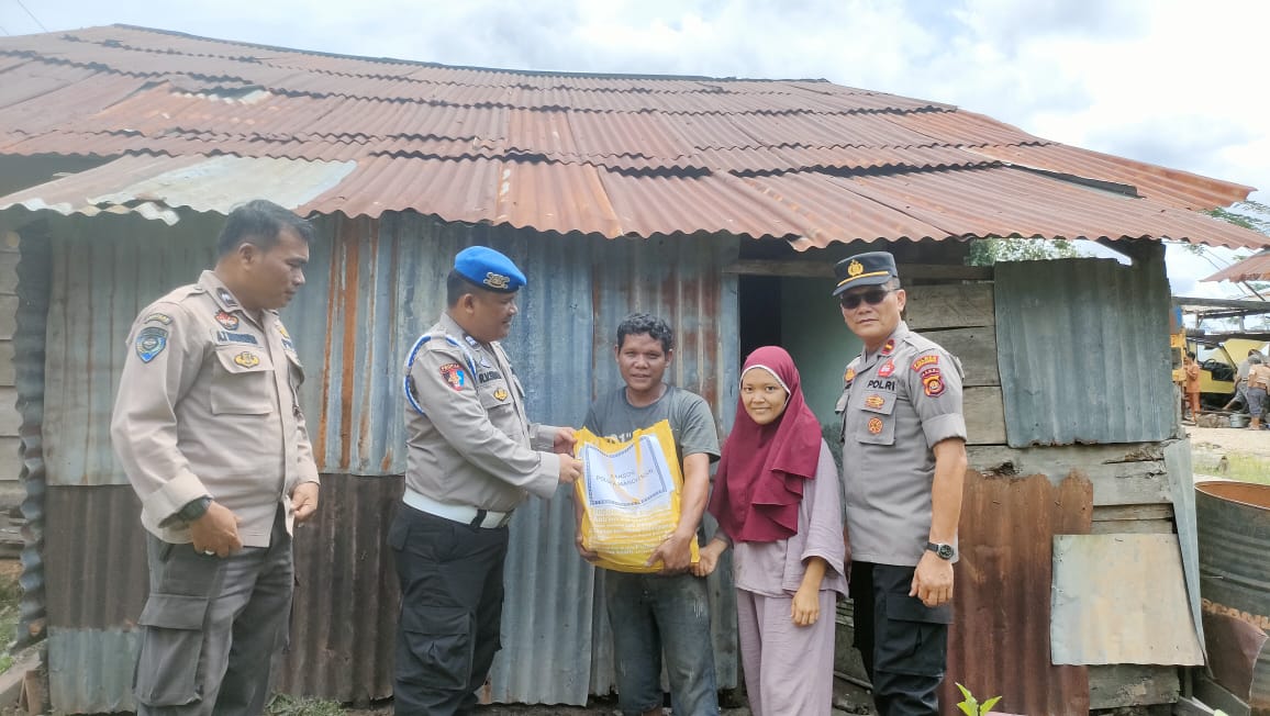 Polres Sarolangun Kembali Bagikan Bansos di Tiga Desa