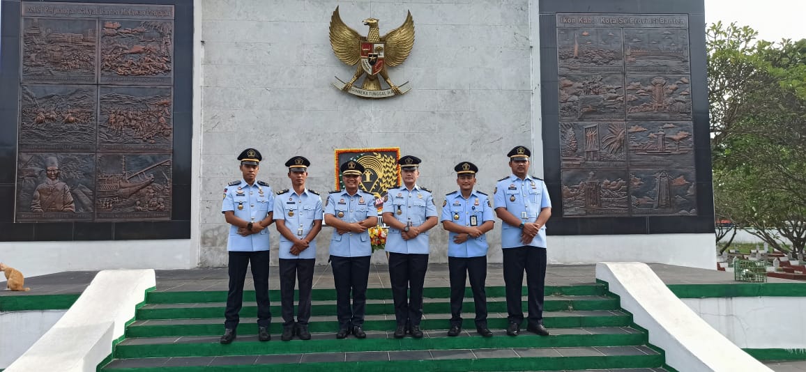 HARI BHAKTI PEMASYARAKATAN KE-59: LAPAS CILEGON TABUR BUNGA DAN ZIARAH TAMAN MAKAM PAHLAWAN