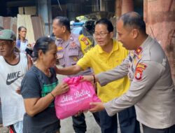 Berbagi Berkah Di Bulan Ramadhan, Polsek Tanjung Priok Polres Metro Jakarta Utara Salurkan Bansos Kepada Warga Sekitar