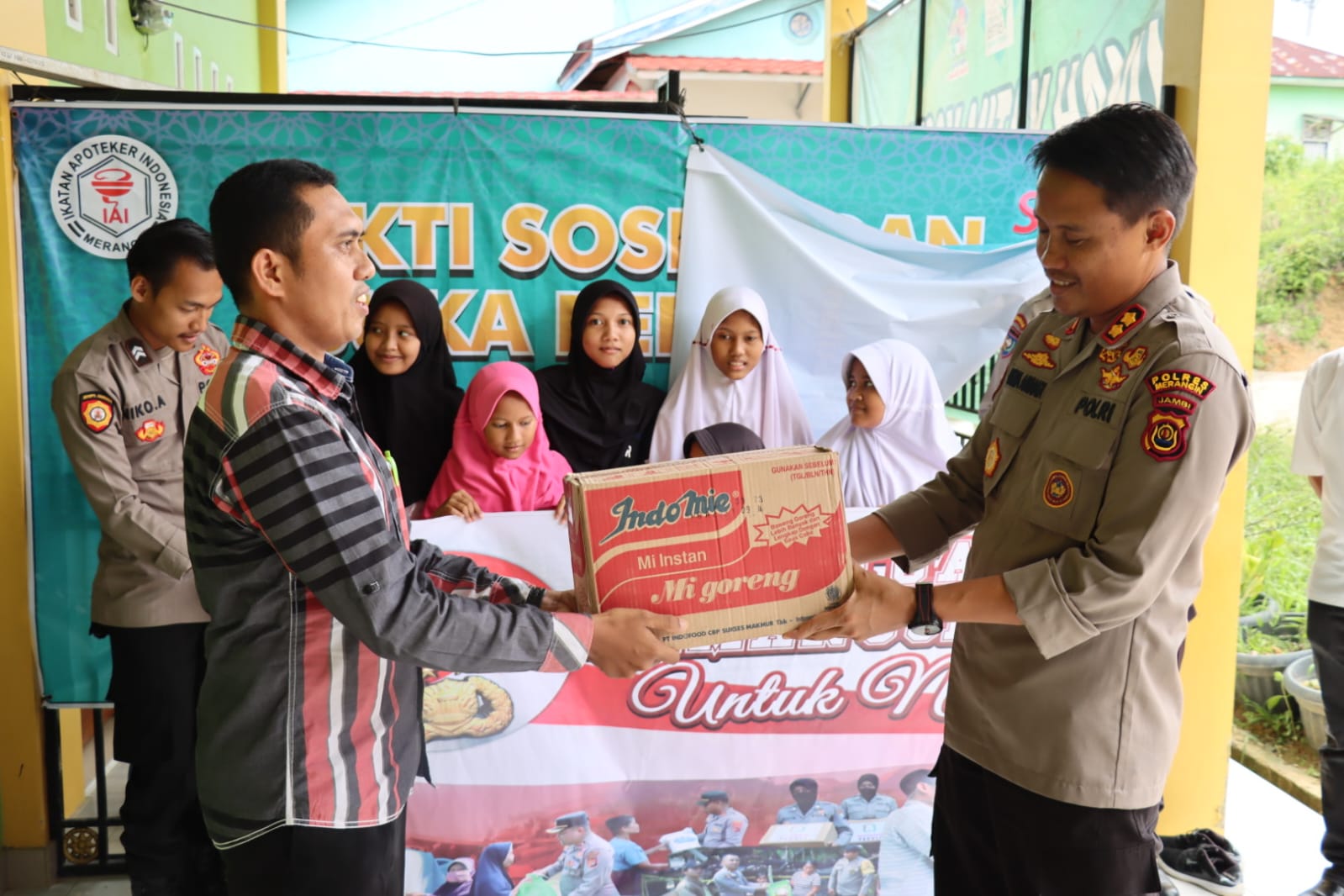 Kapolres Merangin, Bansos Sebagai bentuk Kepedulian kepolisian Pada warga kurang mampu serta menjalin komunikasi dan silaturahmi di Bulan Suci Ramadhan.