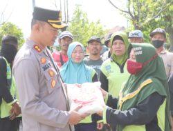 Wujud Kepedulian Kapolri Ke Masyarakat, 2 Ribu Bansos Disebar Ke Warga Jakarta Utara.