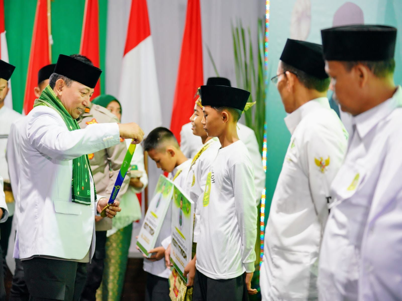 Kapolri Jenderal Listyo Sigit Prabowo Menghadiri Pencanangan Pembagunan Dpp Kesti Tari Tjimande Kolot Kebon  Djeruk  Hilir,Dan Memberikan Penghargaan  Kepada Atlet Kesti