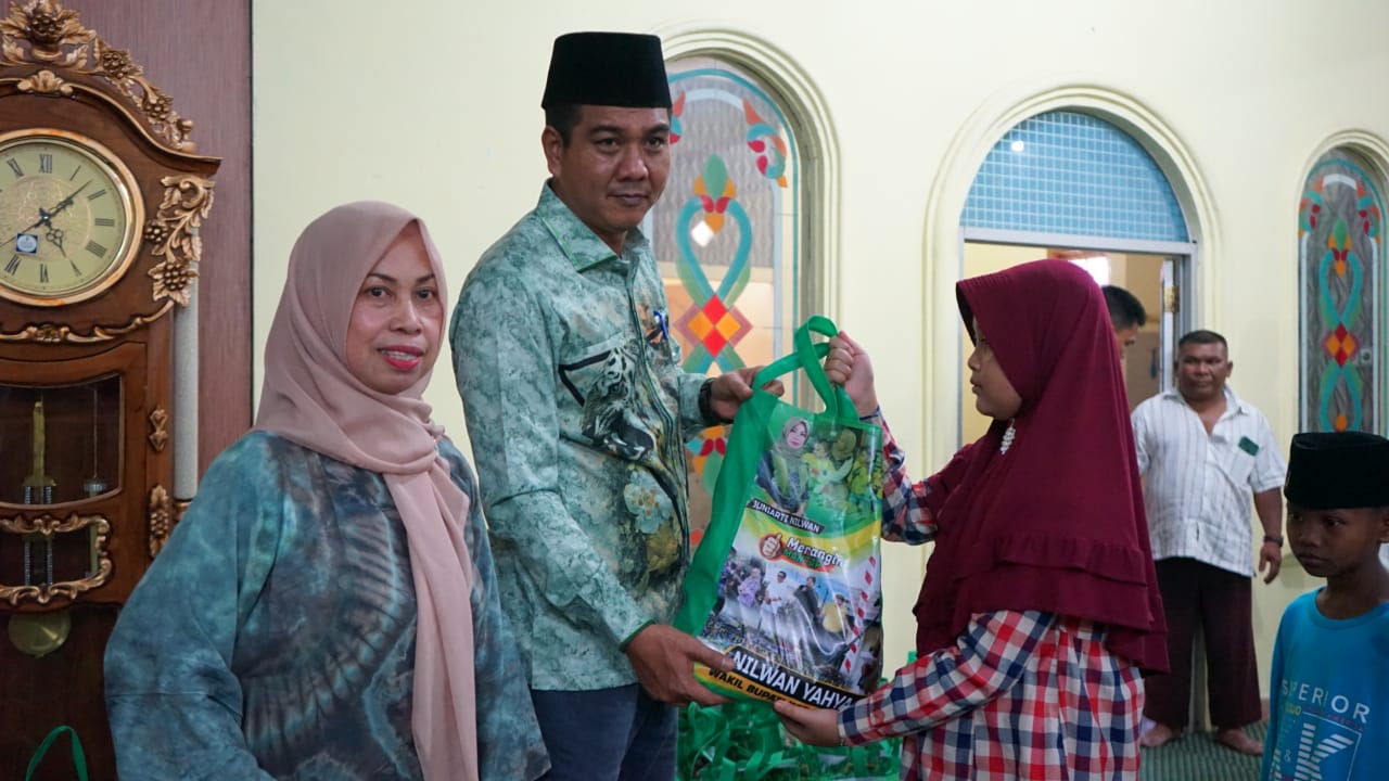 Wabup dan Istri Santuni 41 Orang Anak Yatim Berdomisili di Sekitar Rumah Dinas Wakil Bupati Merangin