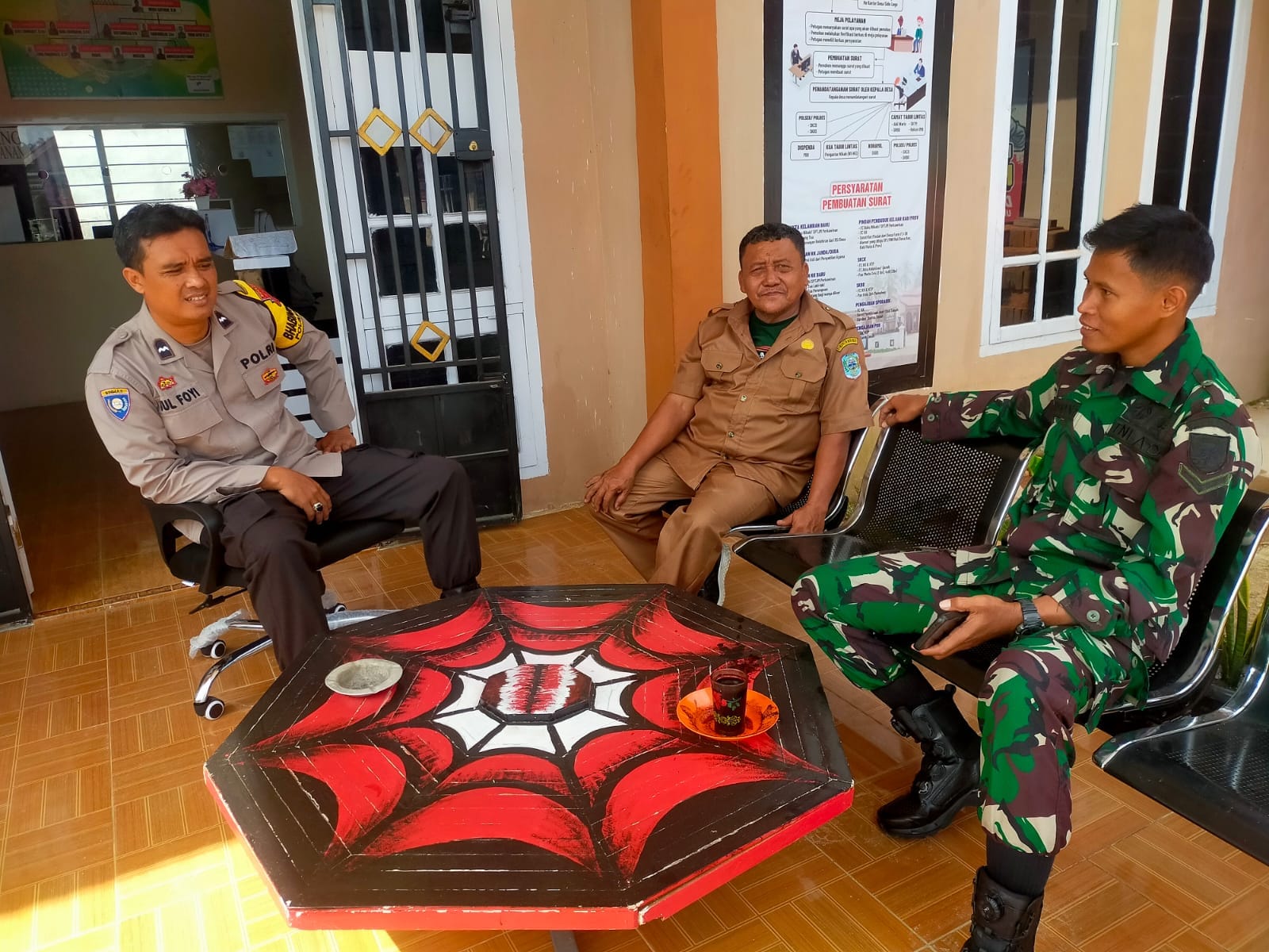 Bhabinkamtibmas dan Babinsa Tabir Laksanakan sambang dialogis diDesa Sido Lego Kec. Tabir Lintas dan memberikan himbauan kamtibmas