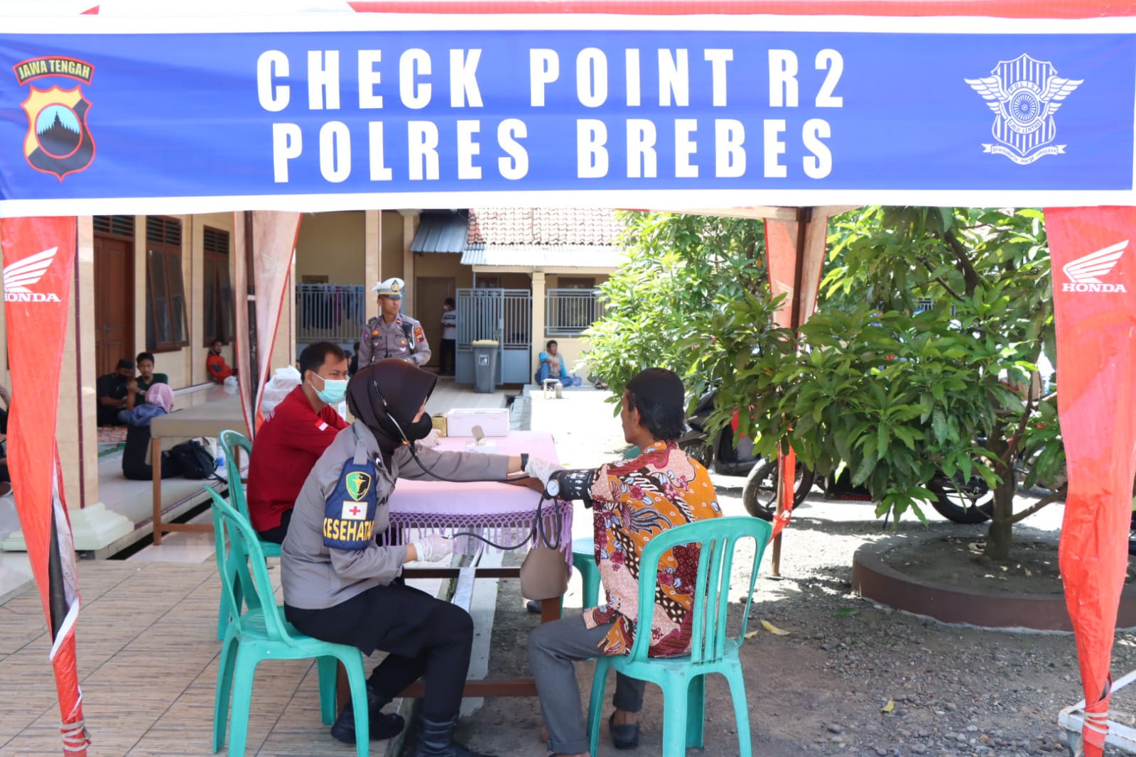 Layanan Di Cek Point Brebes, Ini Layanan Yang Diberikan Untuk Pemudik Dan Pemudik Motor Di Kawal Polantas Di  Brebes.