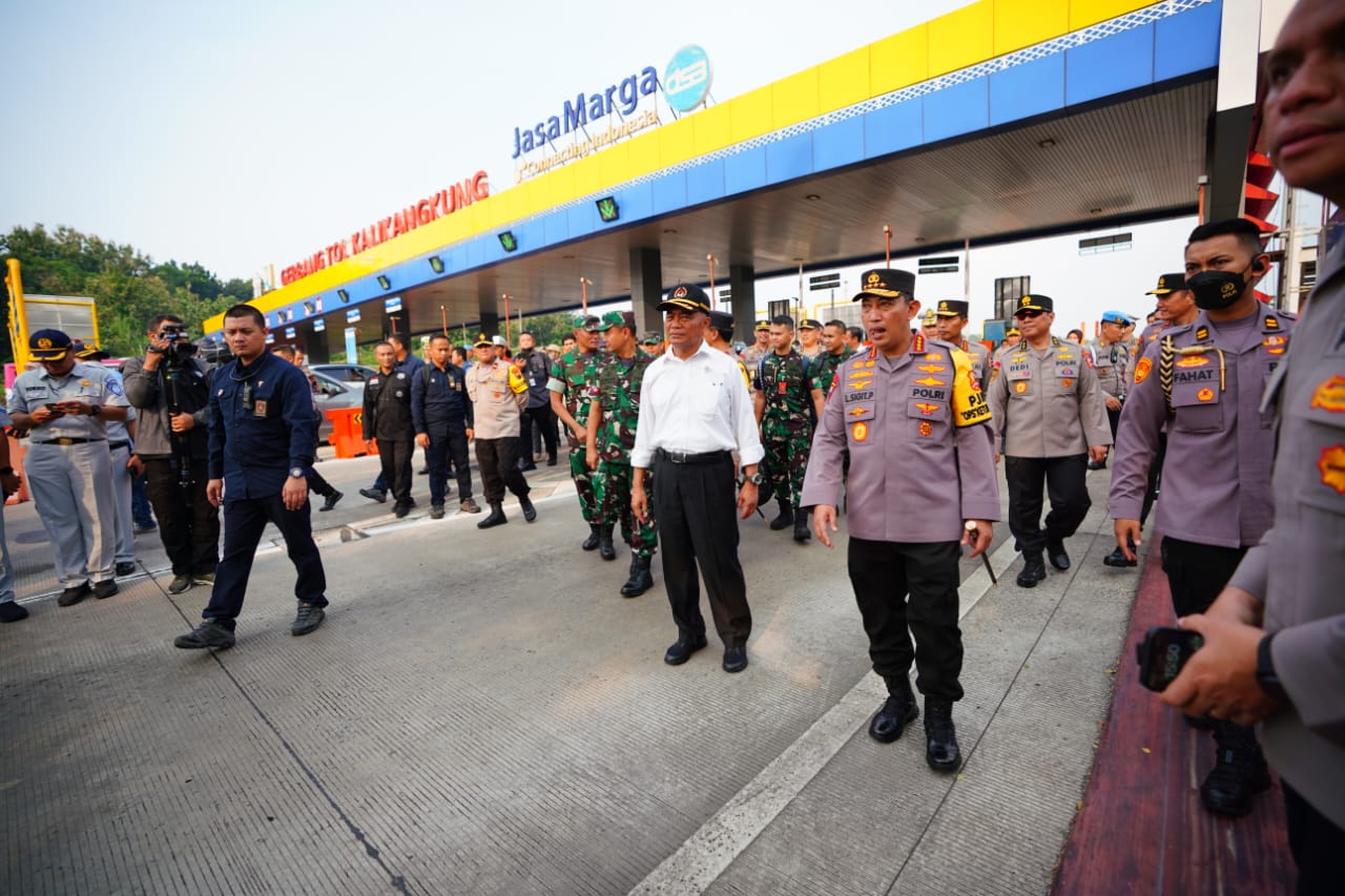 Tinjau Mudik di Jateng, Kapolri Instruksikan Mantapkan Sosialisasi Rekayasa Lalin dan Pengaturan Rest Area